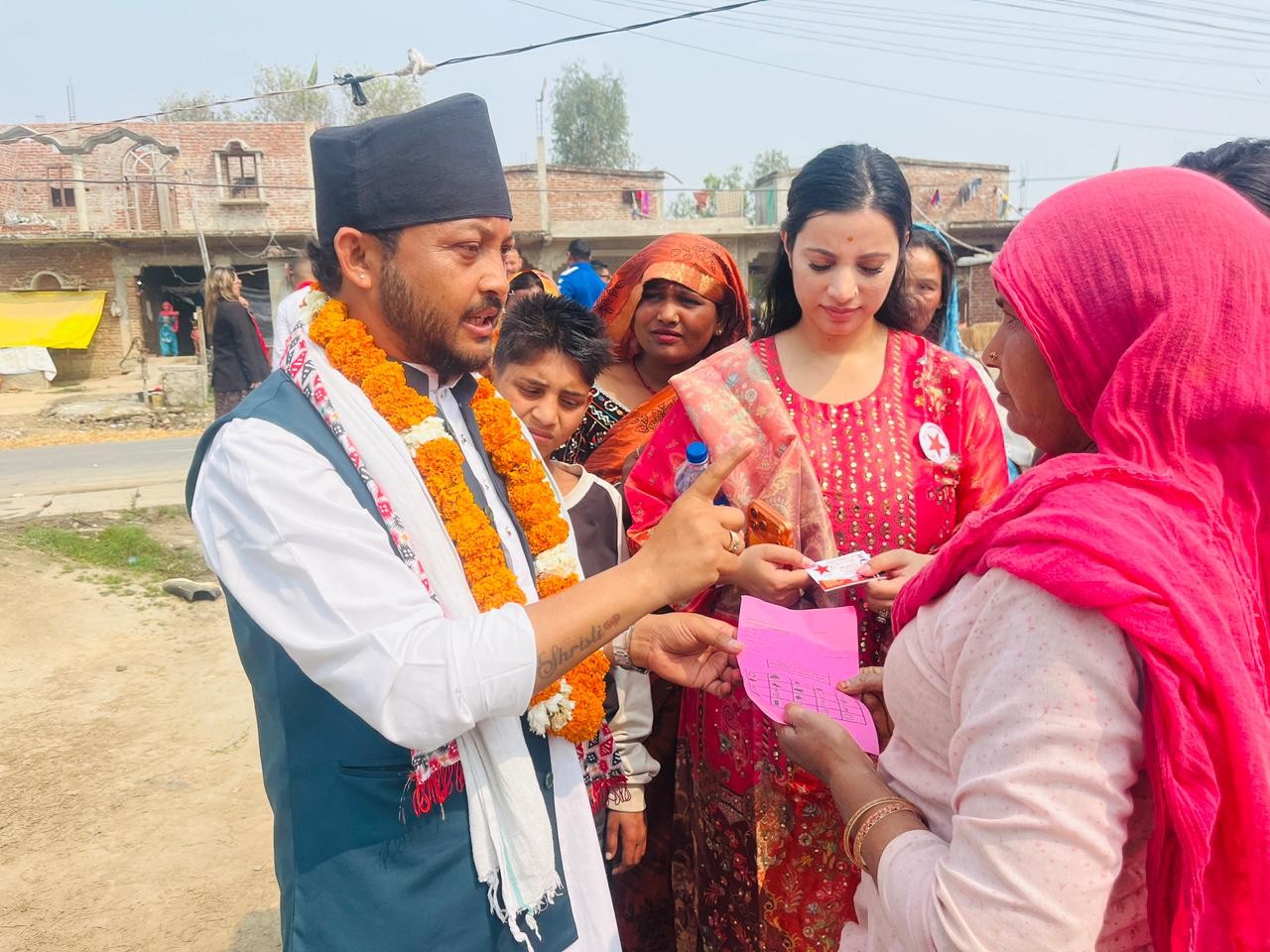 राँझामा बिष्टको घरदैलोः जनआकांक्षालाई प्राथमिकतामा राख्ने प्रतिबद्धता