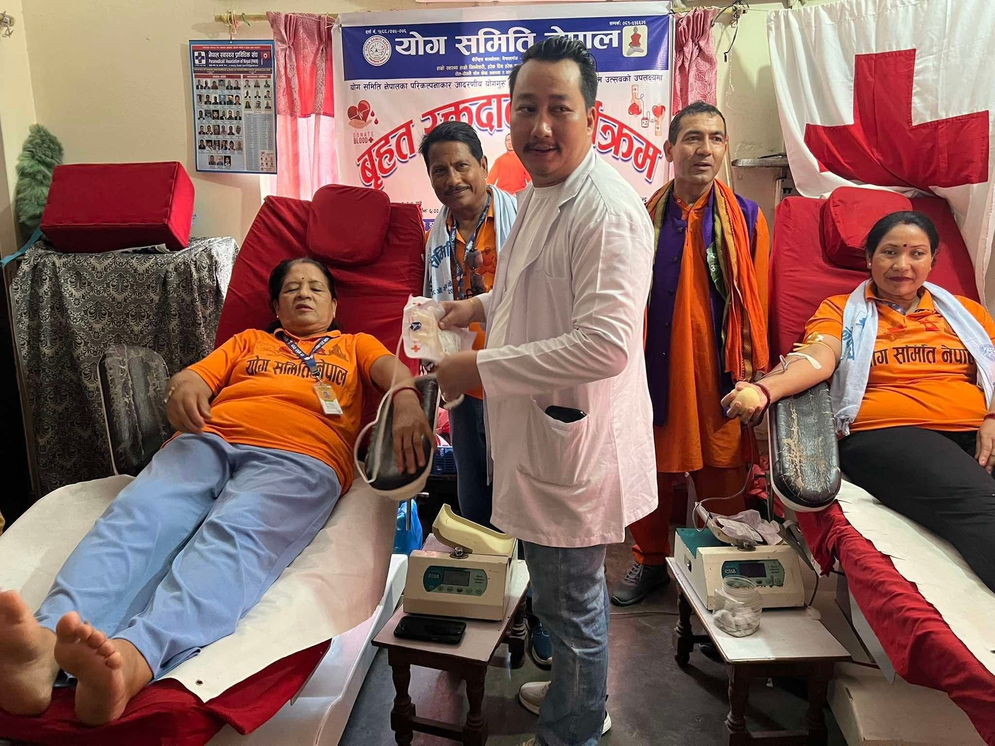 योग गुरु आयुर्वेदाचार्यको जन्मोत्सवमा रक्तदान एवं बृक्षारोपण