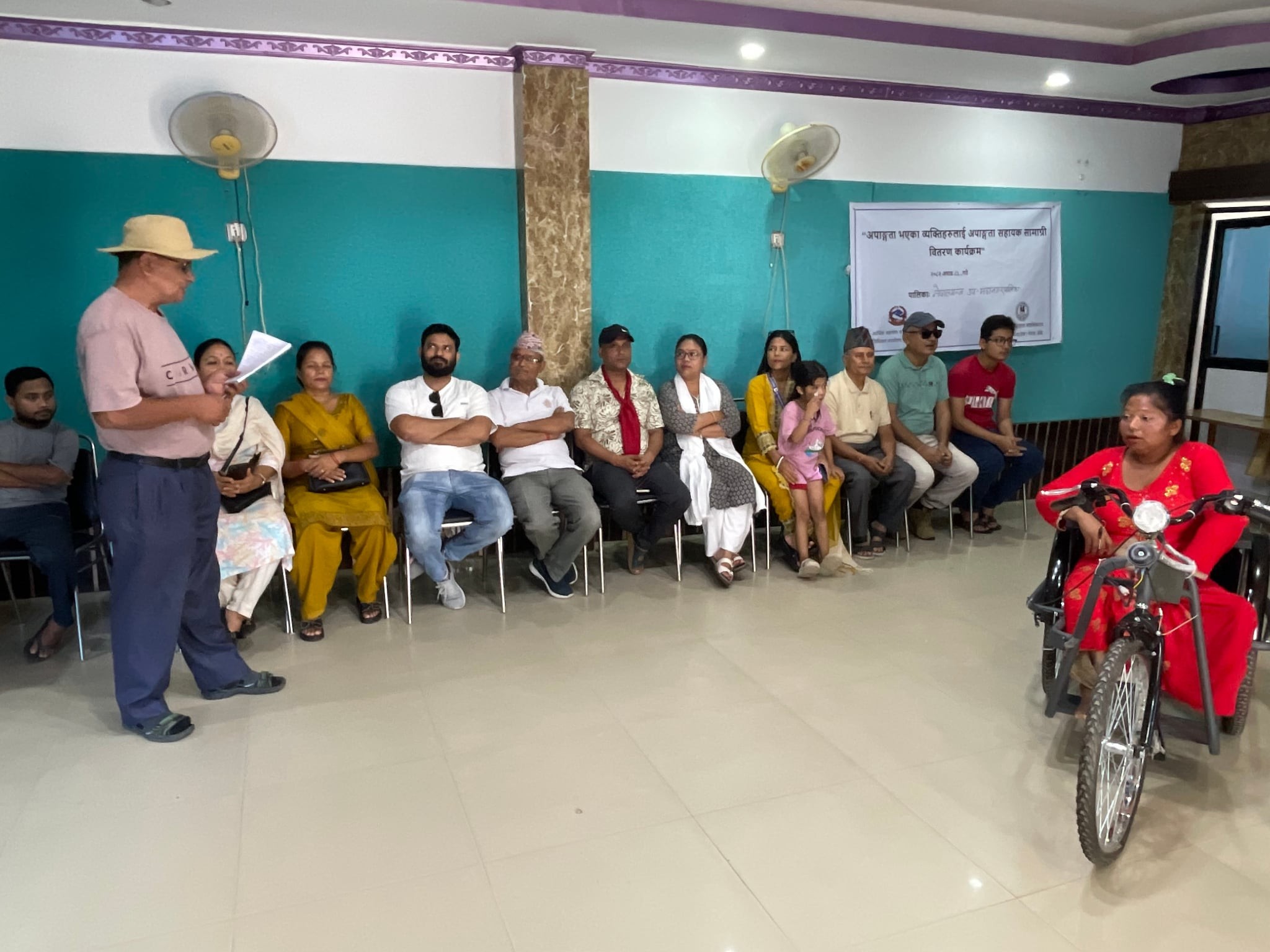 अपाङ्गता भएका व्यक्तिलाई सहायता सहायक सामग्री वितरण