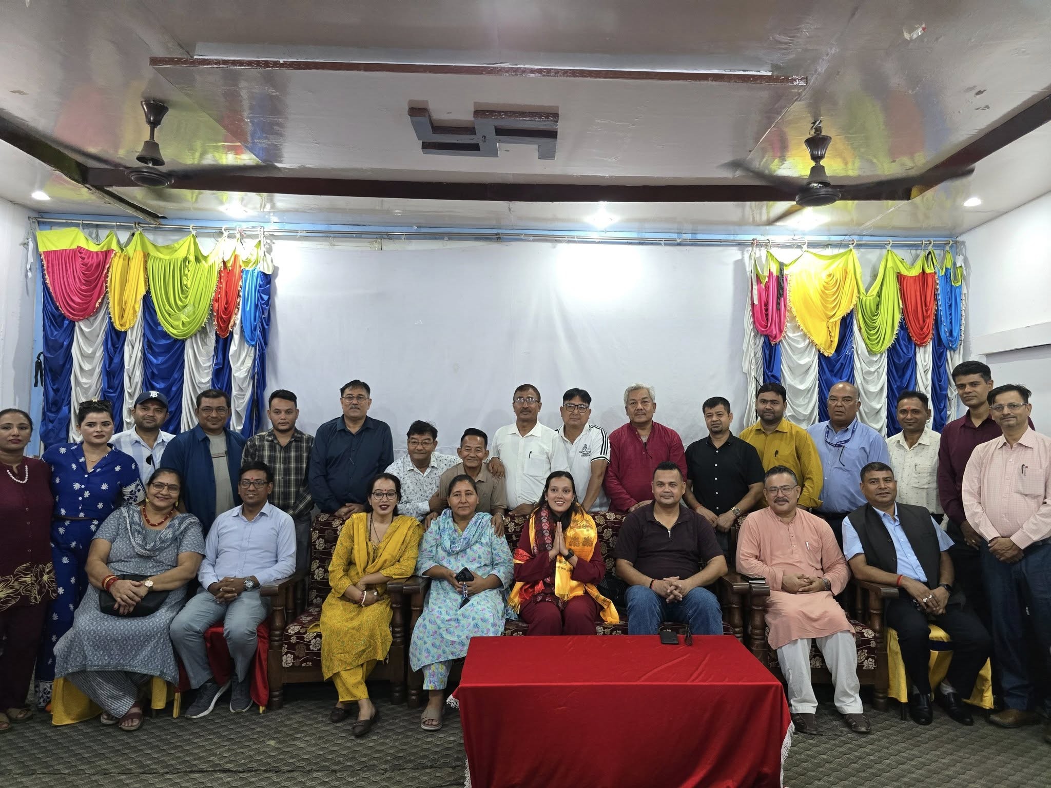 'एक्टिंग स्टार' को टप टेनमा पुगेकी नेपालगञ्जकी चेली नविनालाई विजेता बनाउन 'मिडिया क्याम्पेन'