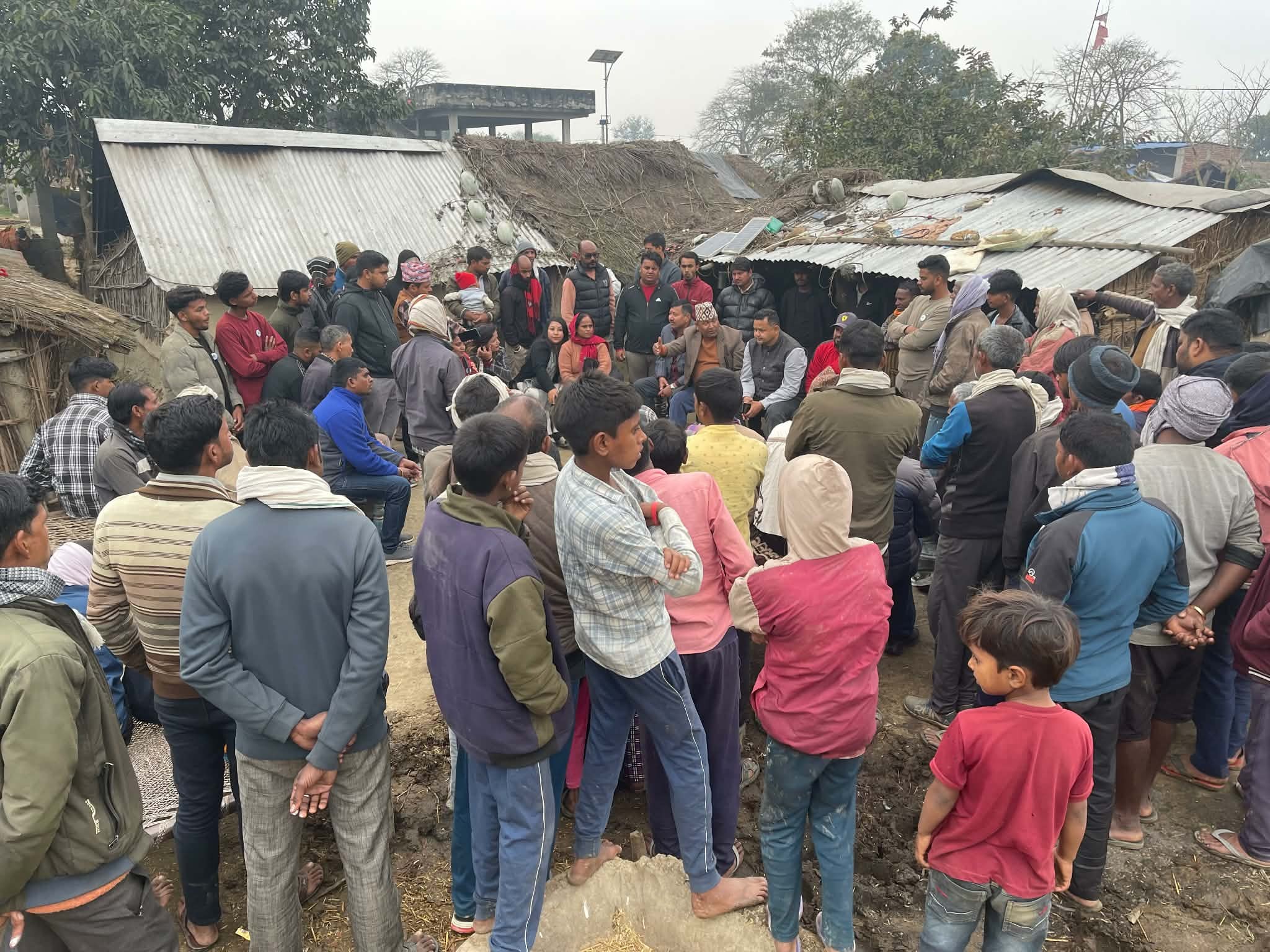 सुधान्शुसंग चौफेरीका स्थानीयः राप्ती कटान रोक्न पक्की तटबन्धको माग