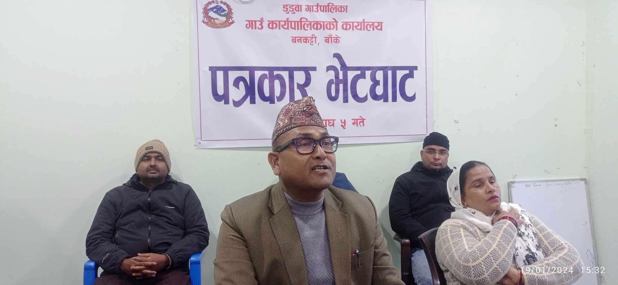 पत्रकारमाझ चौधरीले भने-'डुडुवाले मुलुकमै केही फरक र उत्कृष्ट काम गरेको छ'