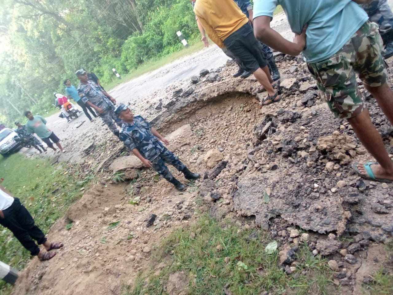पूर्व पश्चिम राजमार्ग अन्तर्गत ढकेरी क्षेत्रमा विस्फोट