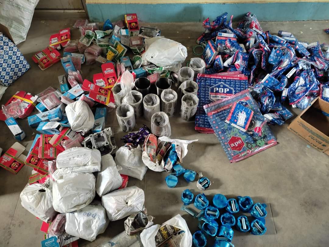 अवैधरुपमा ल्याइएका पेट्रोल अटोको पार्टपूर्जा बरामद