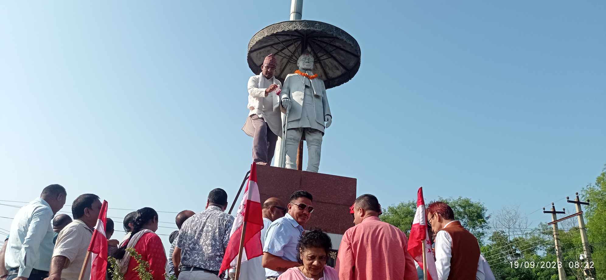 कांग्रेस बाँकेले सम्झियो सर्वोच्च नेता गणेशमानलाई, शालिकमा माल्यार्पण