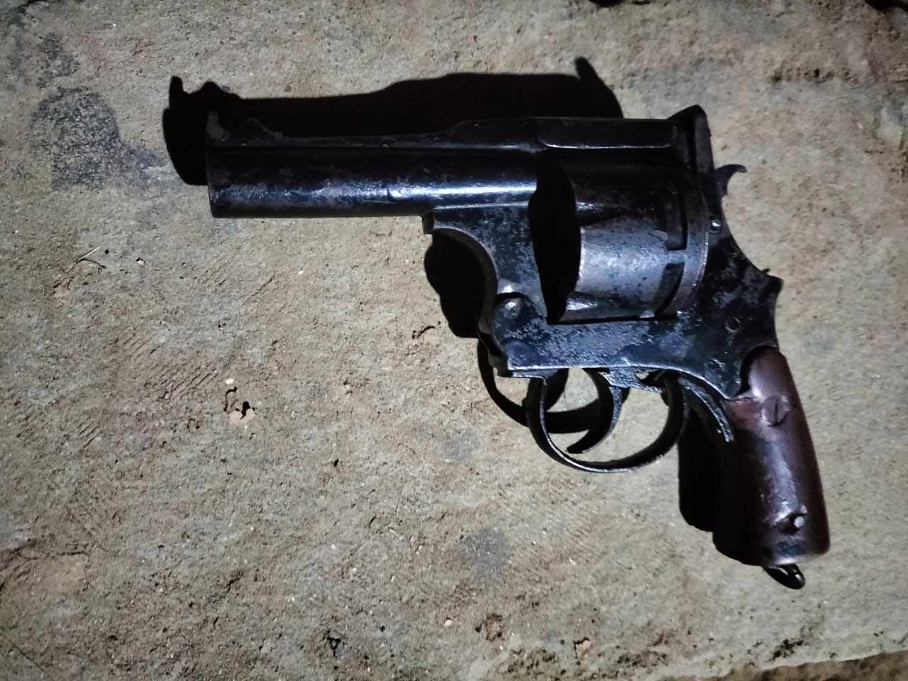 रुपन्देहीबाट पेस्तोलसहित एक जना सशस्त्र प्रहरीको नियन्त्रणमा