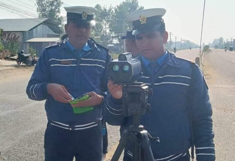 राडार गनसहित बाँके ट्राफिक सडकमा