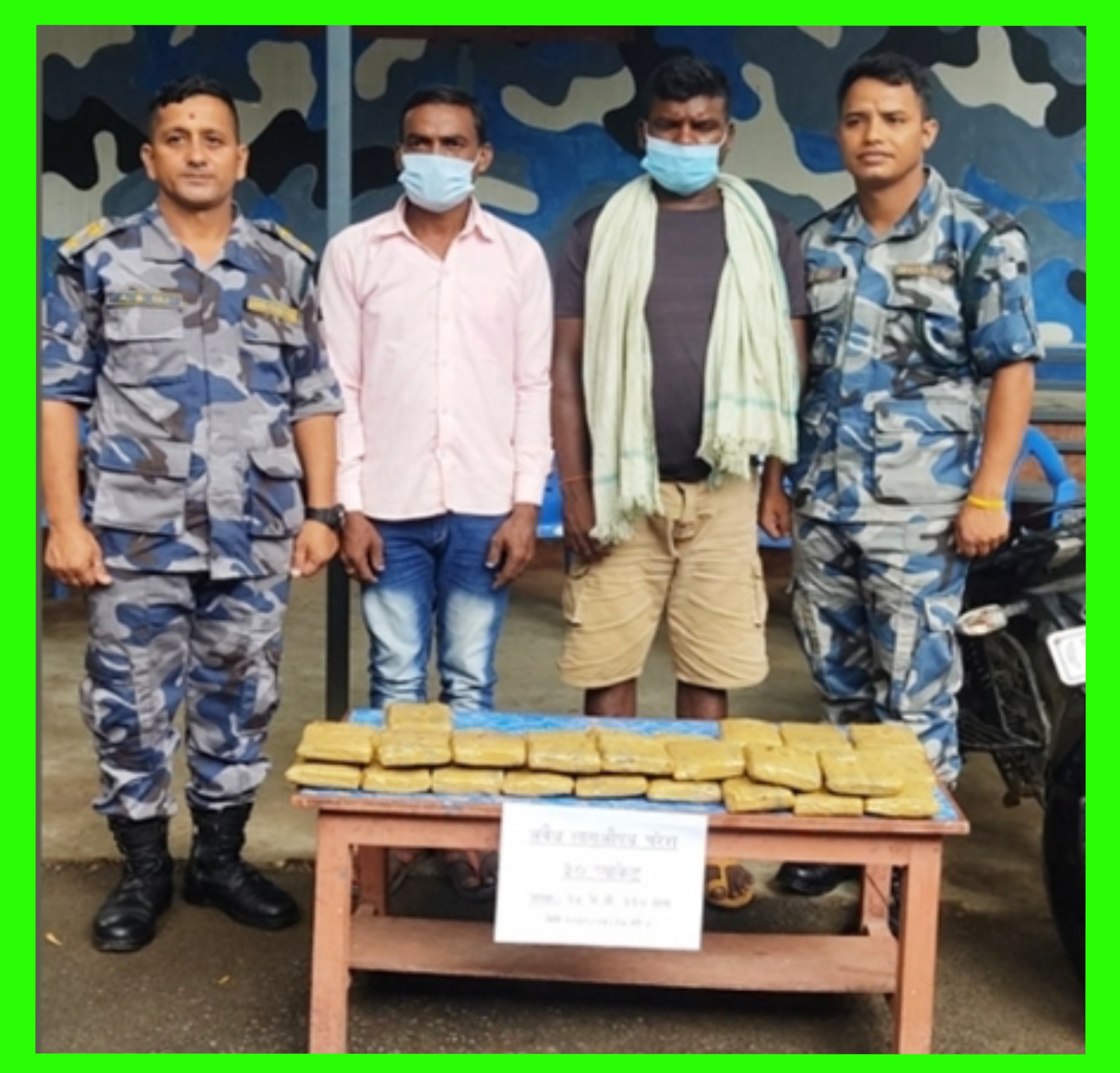 १५ किलो चरेशसहित मोटरसाइकल सवार दुई जना सशस्त्र प्रहरीको नियन्त्रणमा