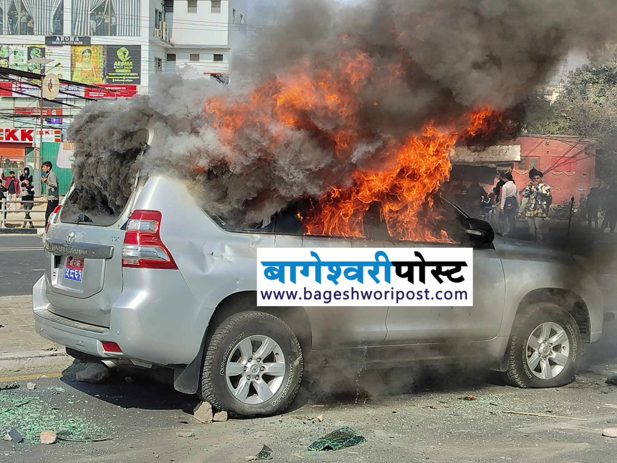 भौतिक पूर्वाधार मन्त्री ज्वाला सवार गाडीमा आगजनी