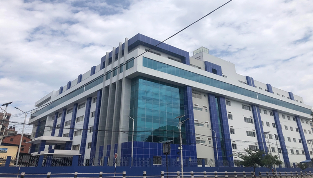 वीर अस्पतालको माथिल्लो तलाबाट हाम फालेर एक जनाको मृत्यु