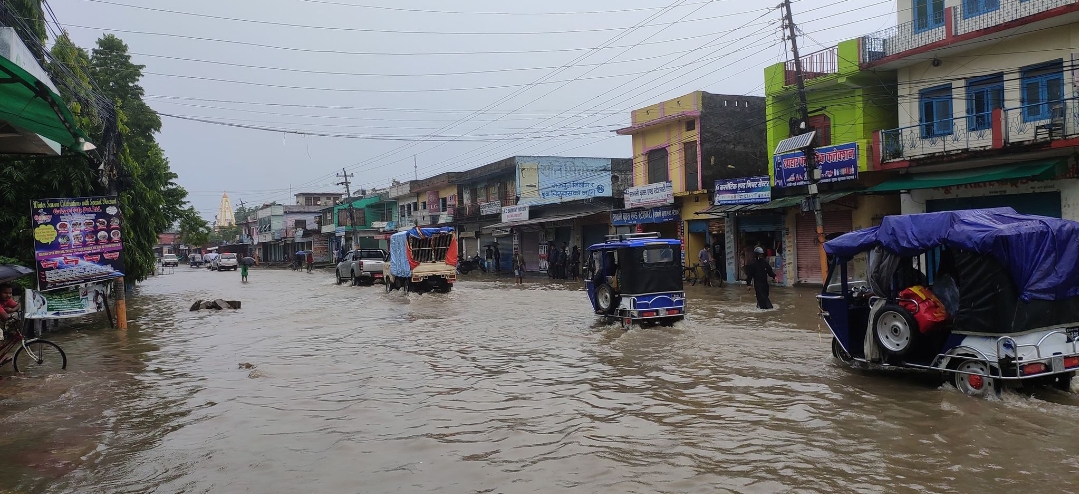 धनगढी बजार डुवानमा, अस्पतालका वार्ड समेत जलमग्न