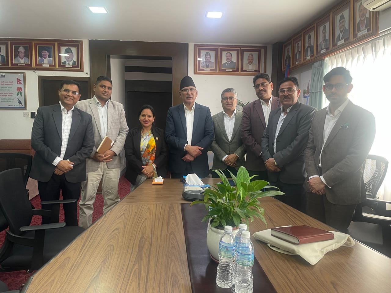नेपालगञ्जमा सुख्खा बन्दरगाहको माग गर्दै अर्थ मन्त्रीलाई ज्ञापन पत्र