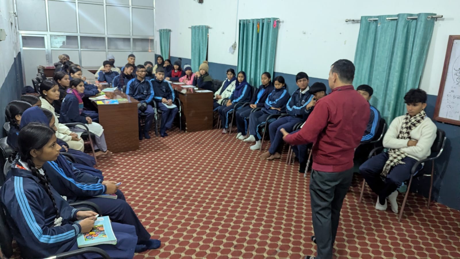 मंगल प्रसादका विद्यार्थीलाई उद्घोषण तालिम