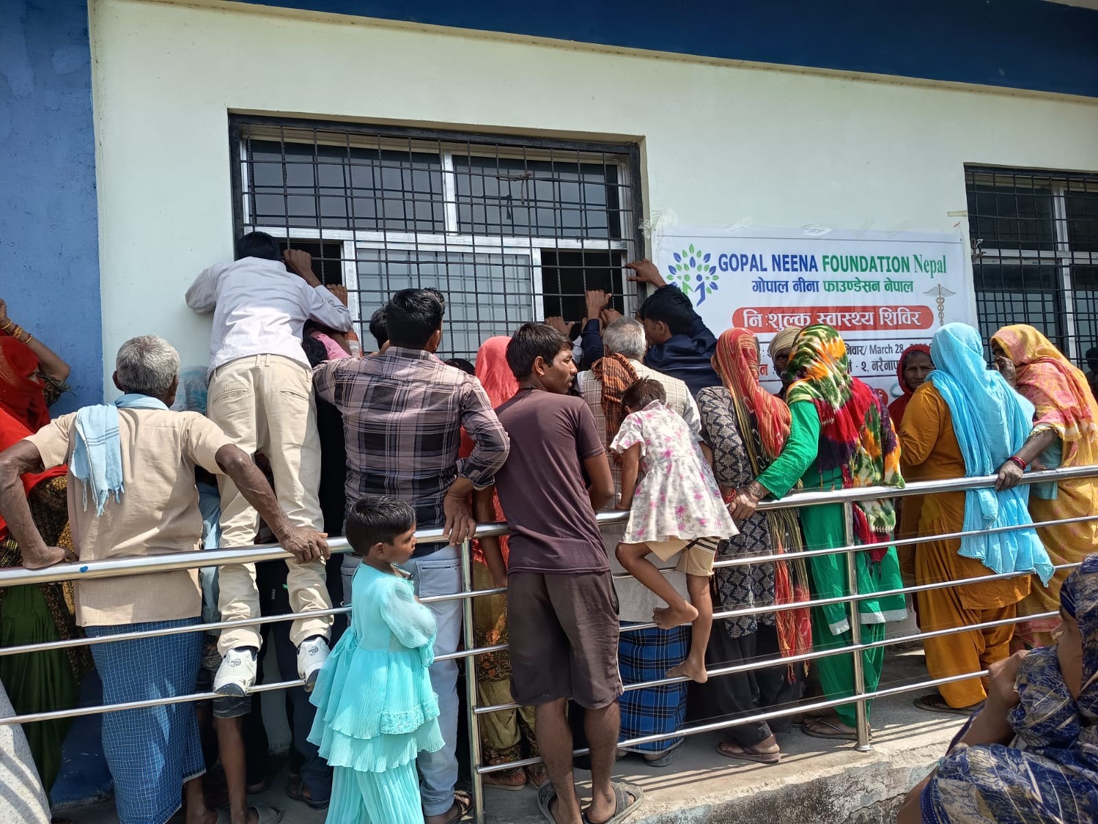 नरैनापुरमा निःशुल्क स्वास्थ्य शिविर, ४०० जना लाभान्वित