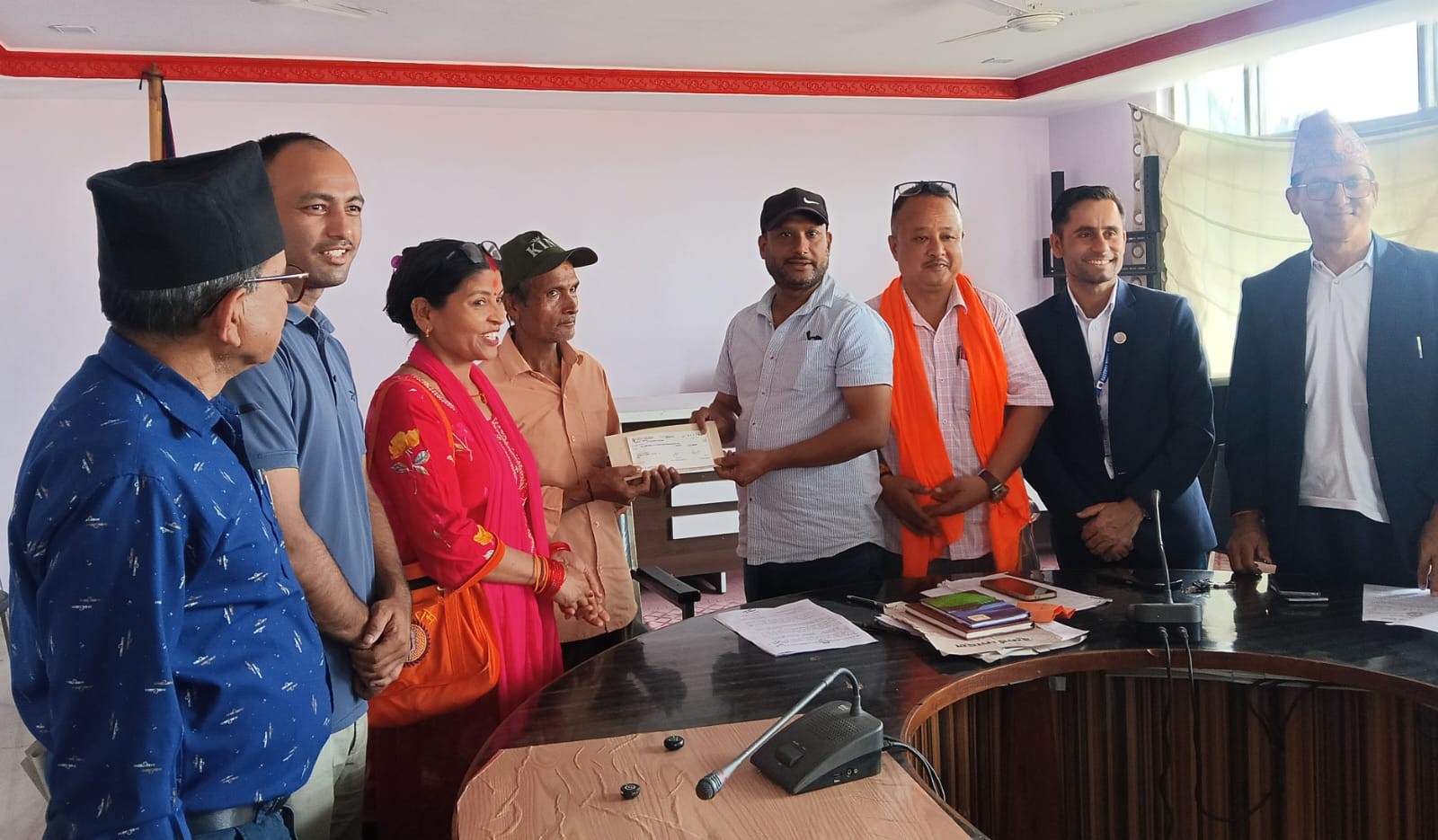 नेपालगञ्ज उपमहानगरपालिकामा ‘आवास बीमा’ लागू भएपछि पहिलो लाभग्राहीलाई बीमा दाबी भुक्तानी