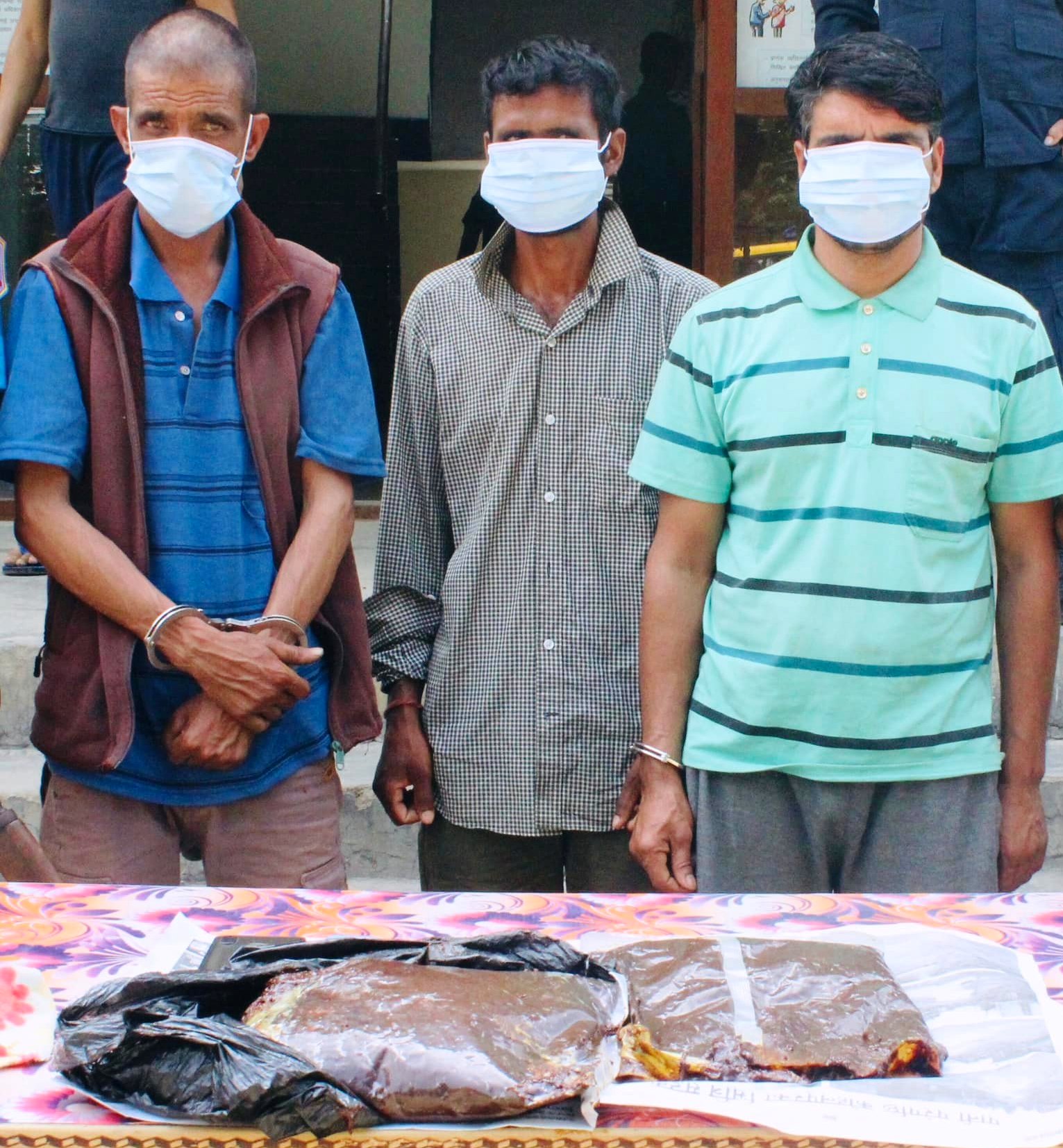 कोहलपुरबाट ५ किलो अफिमसहित तीन जना पक्राउ