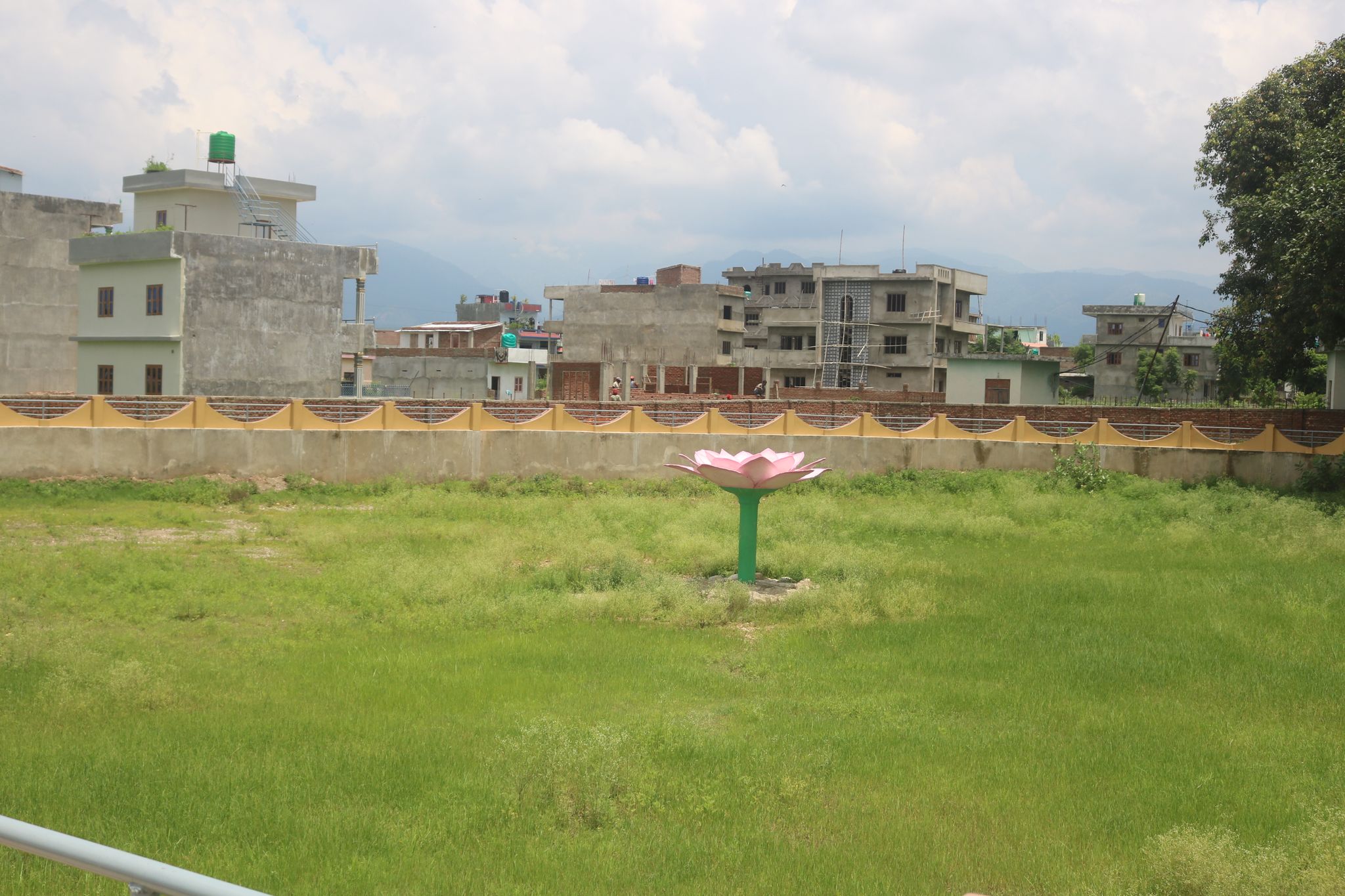 तुलसीपुरस्थित कमल पोखरीको मेटिँदै अस्तित्व