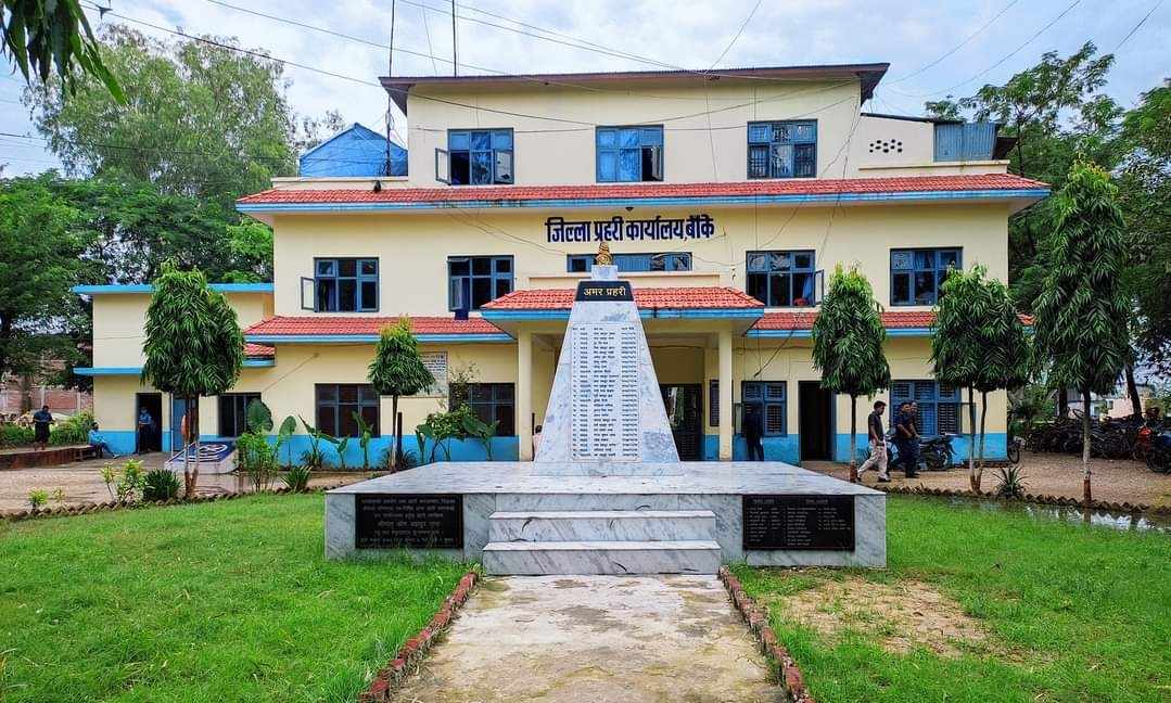 राप्तीसोनारीबाट ३ क्विन्टल अवैध बोइलर कुखुरा बरामद