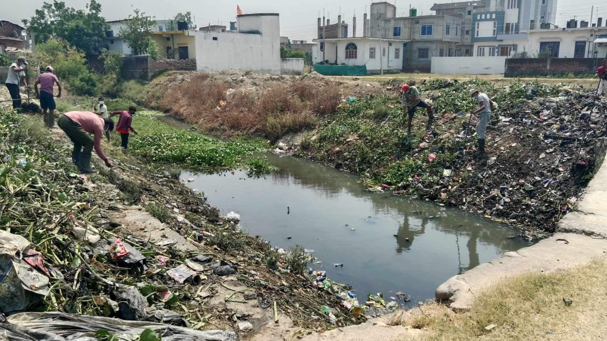 नेपालगञ्जलाई डुबानबाट जोगाउन बर्खा अगाबै नाला सफाई