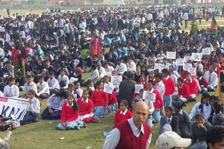 बालबालिकालाई सभा तथा जुलुसमा सहभागी गराइएको भन्दै ध्यानाकर्षण