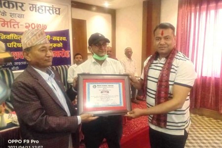 नवनिर्वाचितलाई प्रमाणपत्रसंगै सपथ