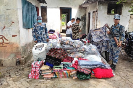 सशस्त्र प्रहरीद्वारा अवैध सामान बरामद