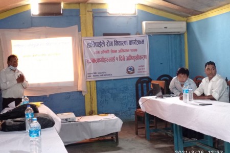 डुडुवामा ४४ हजारलाई हात्तीपाइले विरुद्धको औषधि खुवाइँदै