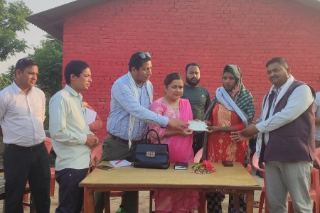 घरेलु हिंसापीडित महिलालाई कोहलपुर नगरपालिकाको आर्थिक सहयोग