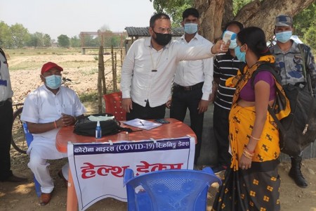 डुडुवामा सीमा नाका अन्तरगतका हेल्थ डेस्कको अनुगमन