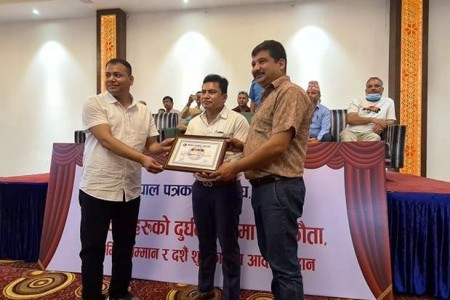 पत्रकार महासंघ बाँकेद्वारा डा.योगीसहित एक दर्जनलाई सम्मान