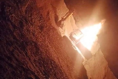 स्काभेटरमा अज्ञात समूहद्वारा आगजनी