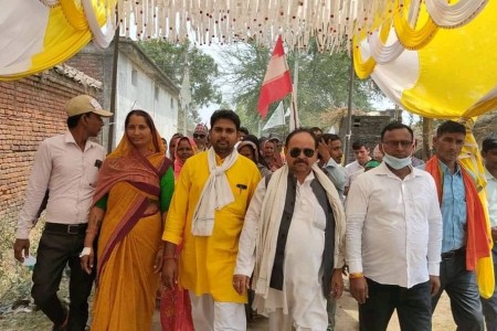 इदको शुभकामना दिँदै जानकीमा आज पनि सुरु भयो काँग्रेसको घरदैलो अभियान