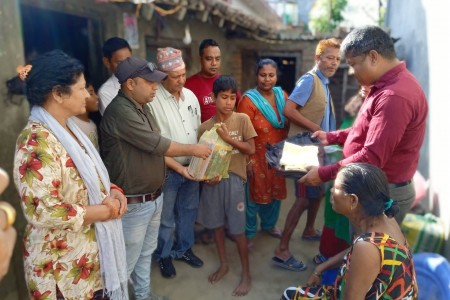 सेतोखरी मिडिया तेस्रो बर्षमाः विपन्न विद्यार्थीलाई शैक्षिक सामग्री