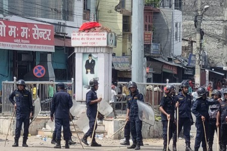 नेपालगञ्जमा शालिक राख्ने क्रममा झडप, एक दर्जन घाइते