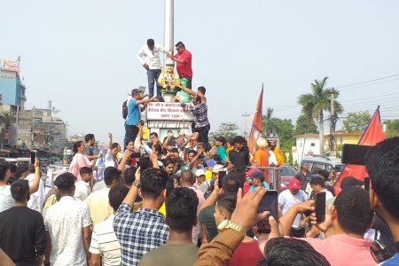नेपालगञ्जको धम्बोजी चोकमा राजा बिरेन्द्रको शालिक पुनः स्थापना