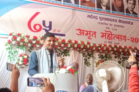 महेन्द्र पुस्तकालयलाई ३ लाख रुपैयाँ दिने मन्त्री राईको घोषणा