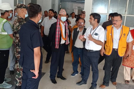 मन्त्री चौधरीद्वारा भेरी अस्पतालको नयाँ भवनको निरीक्षण