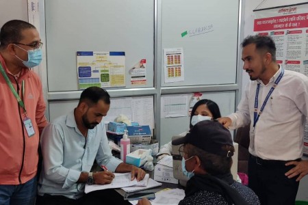 नेपालगञ्जमा फोहर व्यवस्थापन तथा कवाडमा काम गर्नेलाई खोप