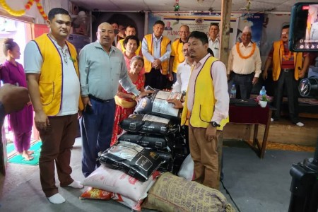 लायन्स क्लब अफ नेपालगञ्जद्वारा निलसागर बृद्धाश्रमलाई खाद्यान्न सहयोग