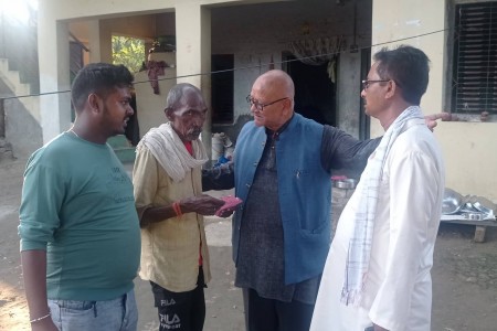 घरदैलोमा व्यस्त छन् कांग्रेसका उम्मेदवार राणा र हमाल