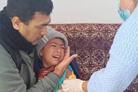 बाँकेमा दादुराबाट १९ वडा प्रभावित, २०९ जना संक्रमित, ३७०१६ लाई खोप
