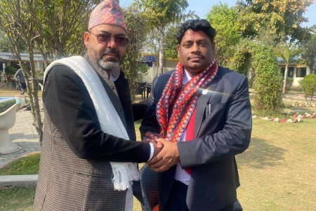 खानेपानी मन्त्री खान र नरैनापुरका अध्यक्ष शाहबीच भेटवार्ता
