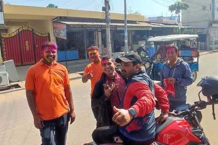 आज तराईमा होली मनाइँदै