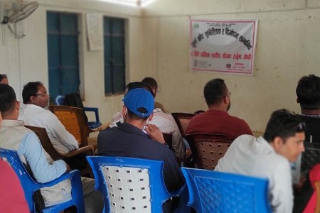 डुडुवामा खोप लगाउन छुटेकालाई पहिचान गरिँदै   