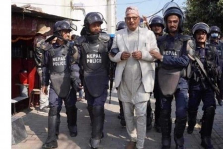 'दौरासुरुवाल लगाएकै भरमा पक्राउ गर्ने हो भने प्रधानमन्त्री र गृहमन्त्रीलाई किन हिरासतमा नलिने?'