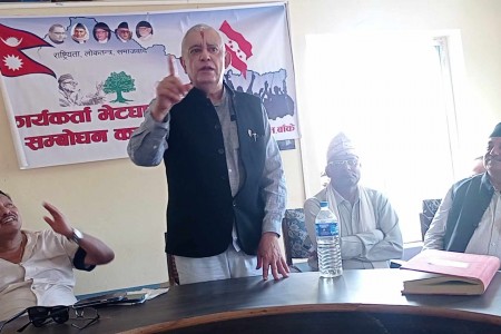 कांग्रेसले खुट्टा कमाउँदा गठबन्धन गर्नुपरेको होः डा. कोइराला