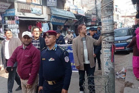 घरबारी टोल-त्रिवेणी मोड सडकमा अब एकतर्फी पार्किङ