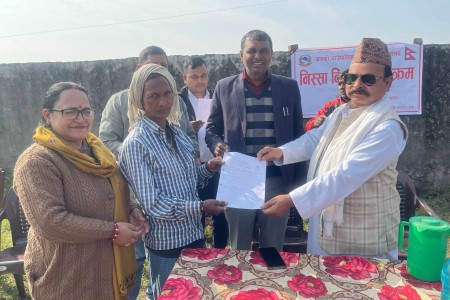 जानकी गाउँपालिकामा सुकुम्वासीलाई निस्सा वितरण शुरु