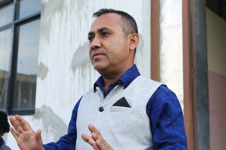 कोरोना महामारीका बेला मध्यावधि चुनाव सरकारको लागि महँगो पर्ने : काँग्रेस प्रवक्ता शर्मा