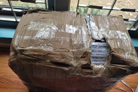 बाँके प्रहरीद्वारा अवैध १ कार्टुन मोबाइलका सामाग्री बरामद